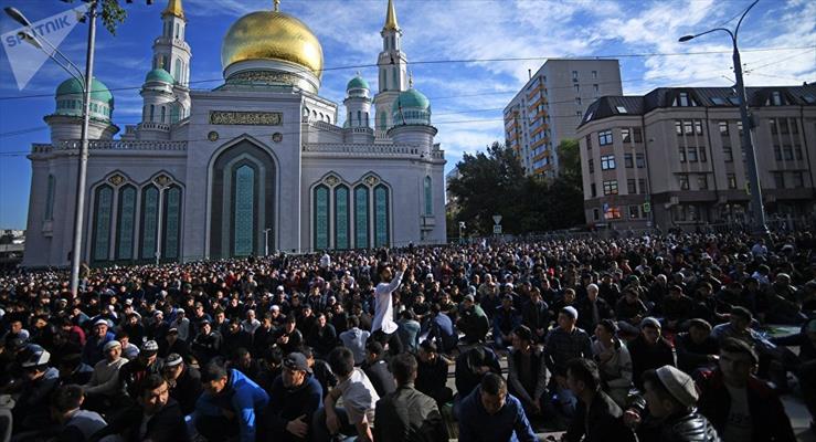  تجمع هزاران تن از مسلمانان روبروی مسجد جامع مسکو 