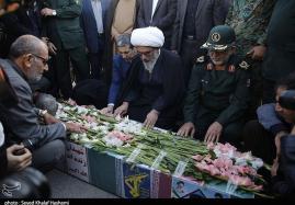 شهدا با حماسه خود ملت ایران را از دست استکبار نجات دادند