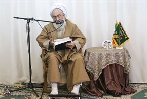 کرسی درس خارج آیت الله مجتهد شبستری در تهران