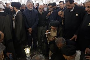 تشییع پیکر استاد احمد مهدوی دامغانی در حرم مطهر رضوی